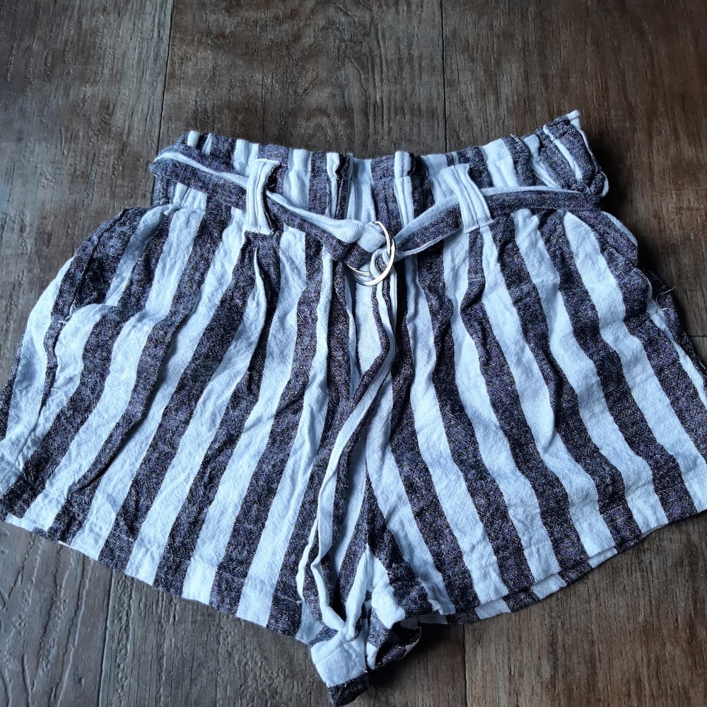 Lane Tree Gray Striped Shorts Size M